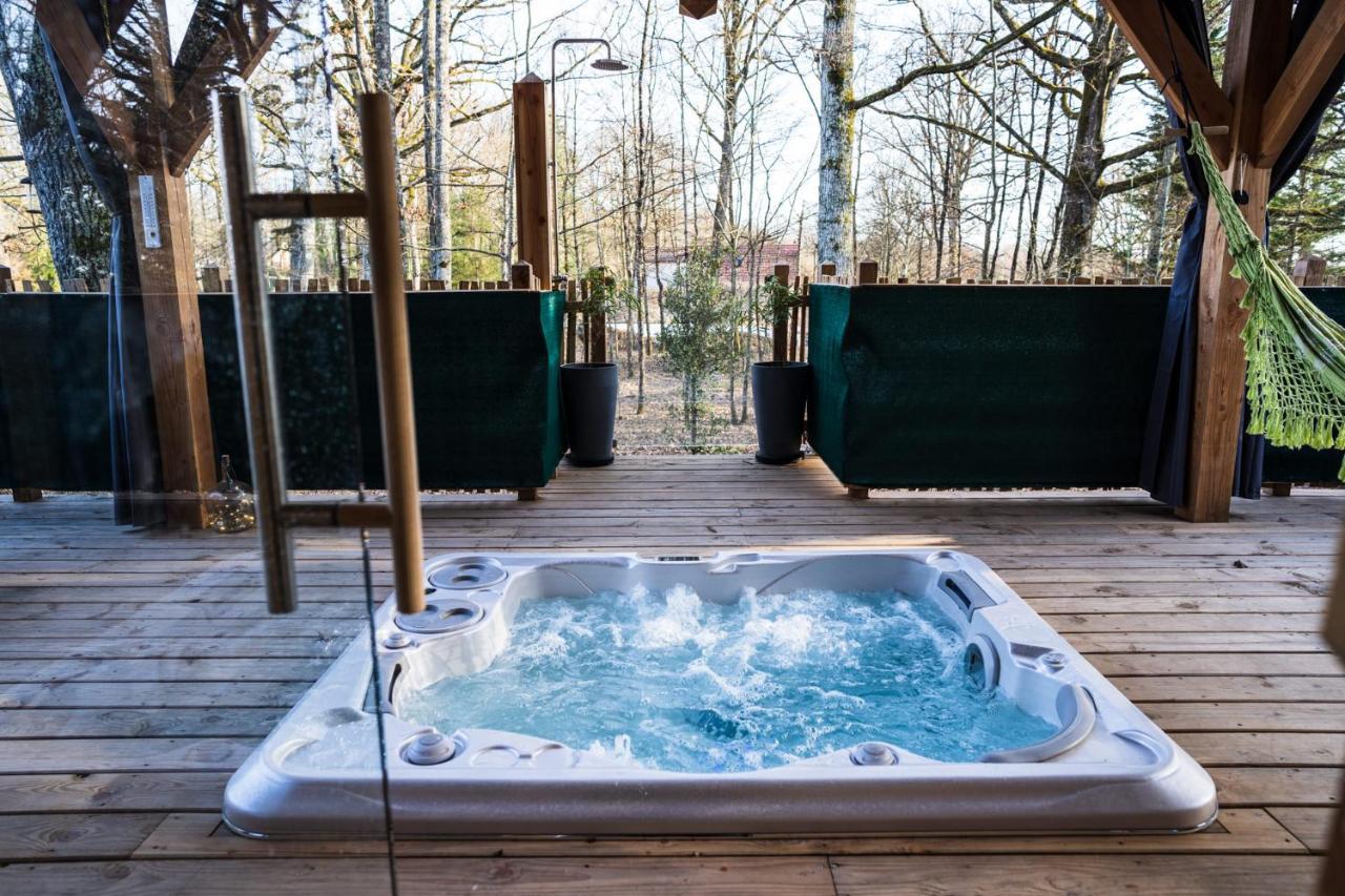 Charmante Cabane Dans Les Arbres Avec Jacuzzi Et Sauna Boismorand Ngoại thất bức ảnh