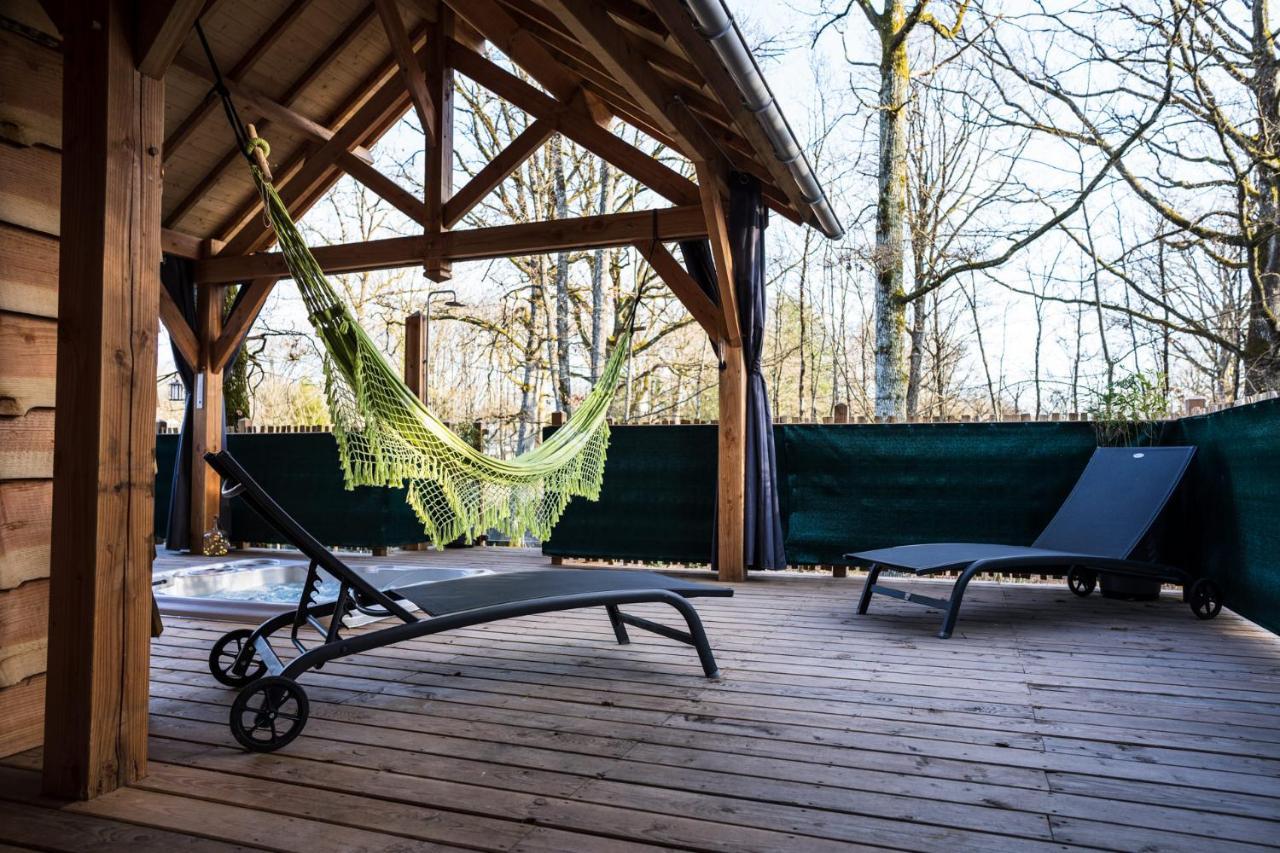 Charmante Cabane Dans Les Arbres Avec Jacuzzi Et Sauna Boismorand Ngoại thất bức ảnh