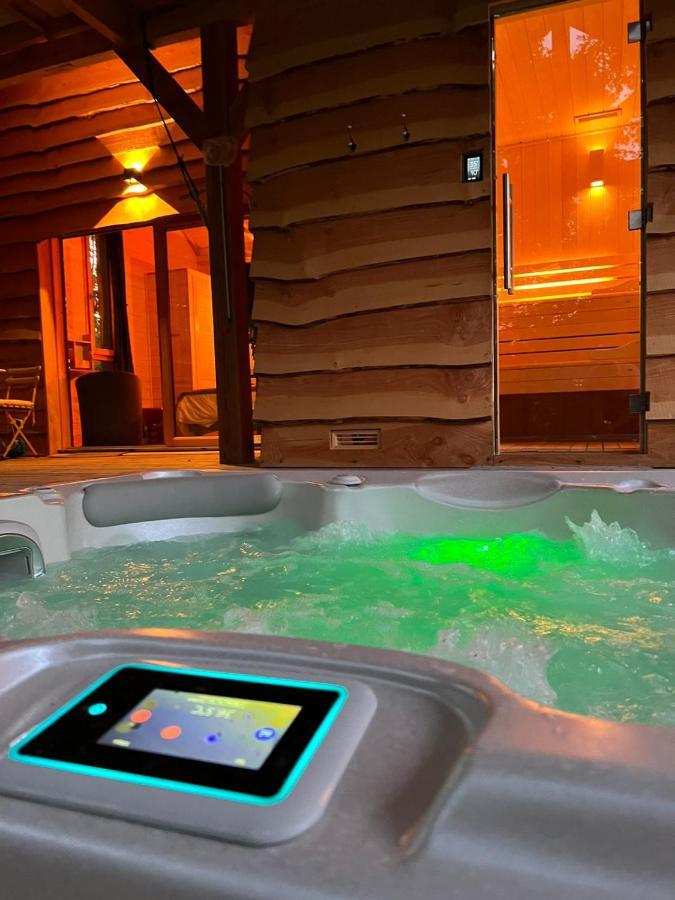 Charmante Cabane Dans Les Arbres Avec Jacuzzi Et Sauna Boismorand Ngoại thất bức ảnh